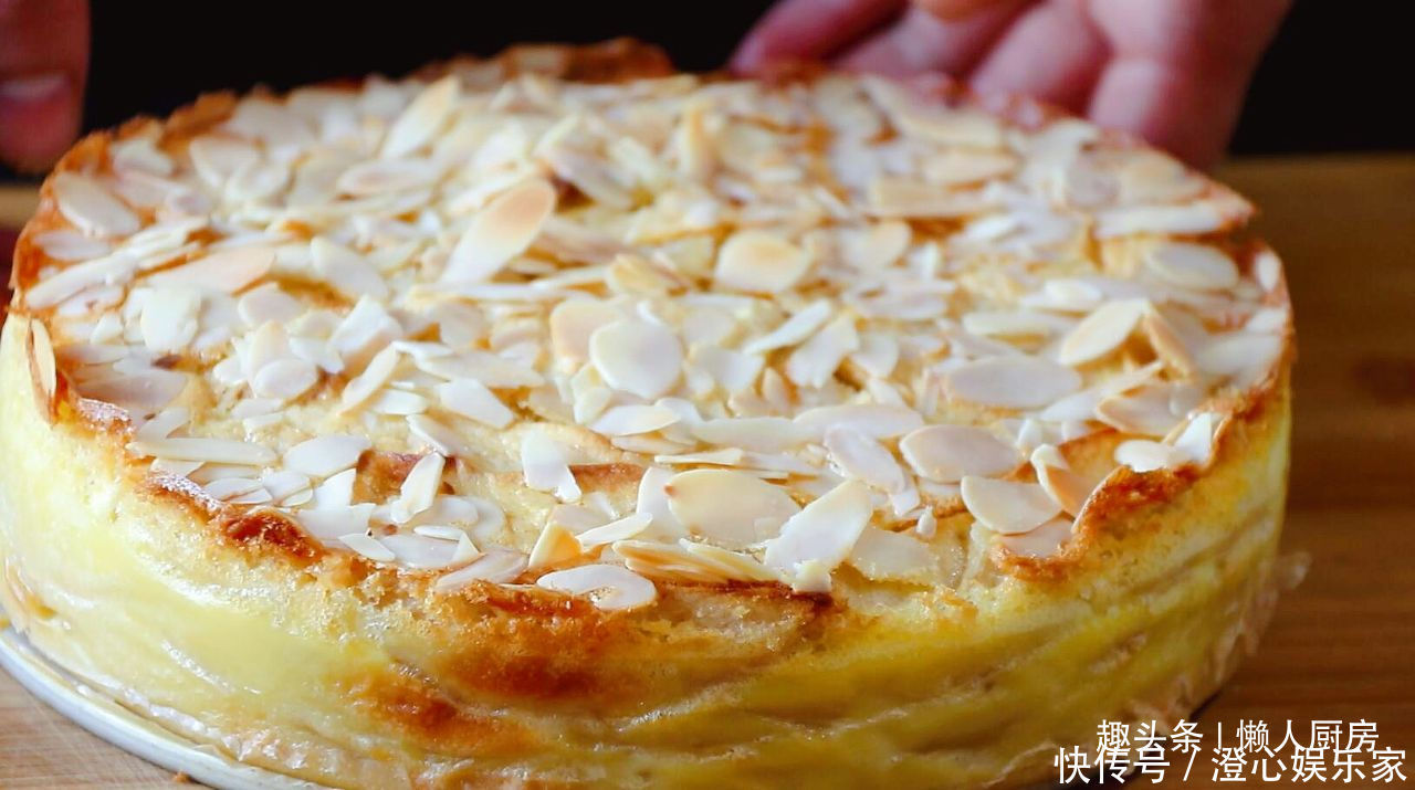 2个苹果,2个鸡蛋,教你苹果蛋糕的做法,淡淡水果香,吃着不腻