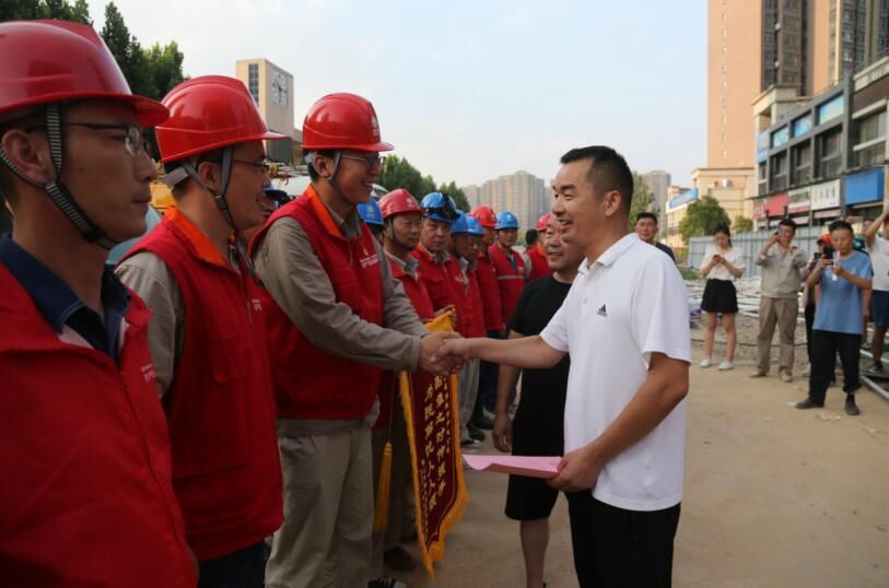 发电车|蚌埠供电公司千里驰援保障郑州居民用电