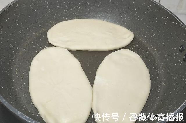 牛舌状|第一次用开水烫面做口袋饼，没想到这么简单，凉了也不硬，真好吃