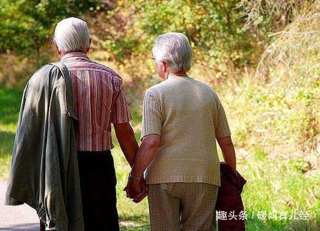 二胎政策|父母有以下3种特征,老了多半不被子女孝顺,孤独终老也是自找的