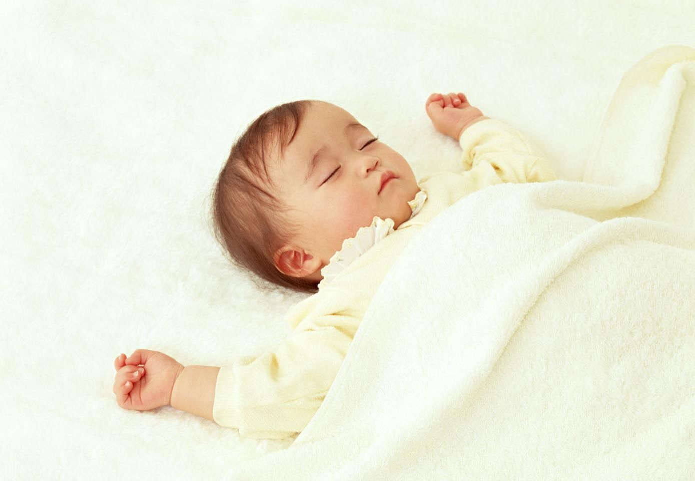 睡姿|怎样才能让宝宝拥有好看的头型？给宝妈教几招，娃将来颜值会更高