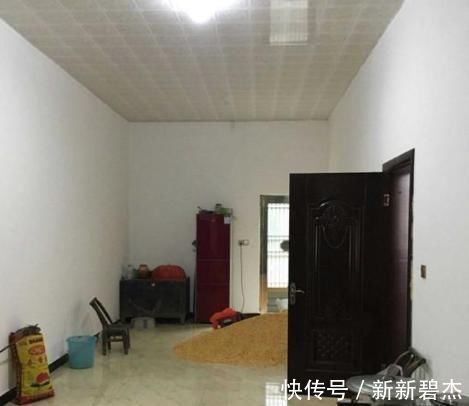 笑疯|农村爷爷独特别墅，真是“表里不一”，外面高大上，里面估计笑疯