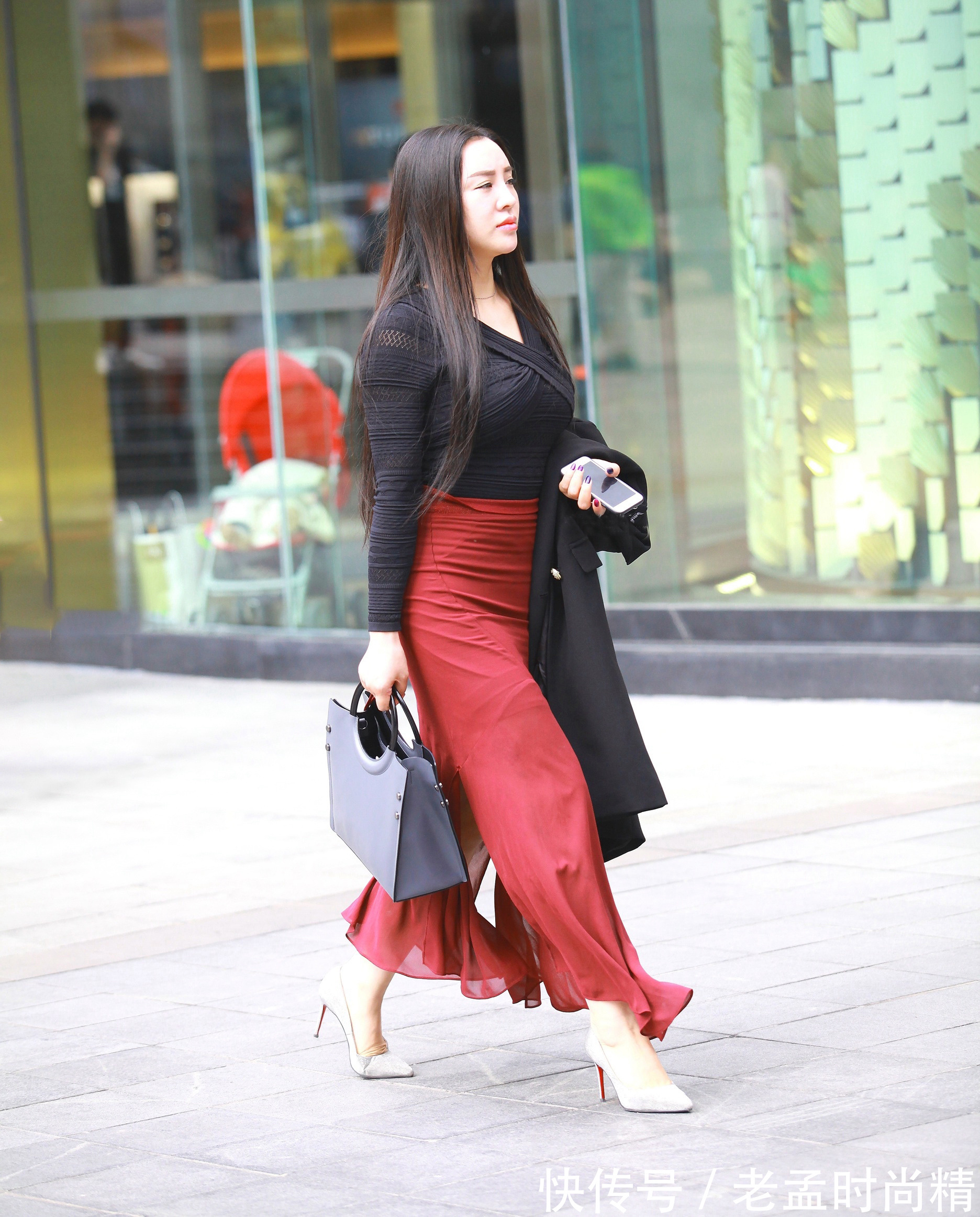 优雅|优雅大气的红黑搭配,黑色针织衫配红色半身裙,成熟美丽又大方