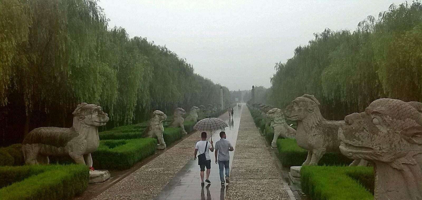 中国最牛的祖坟,一共出了16位皇帝,连高铁都要给它让路!