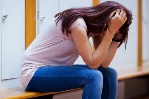 信子|两岁的女儿在屋里哭喊有大虫子，妈妈跑屋里一看，吓了一大跳