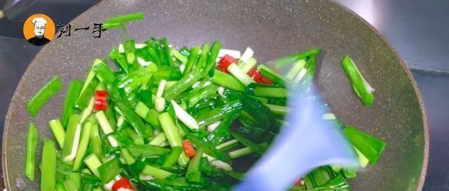 蒜苗炒鸡蛋好吃有诀窍,掌握这个技巧,鸡蛋嫩滑,简单又实用