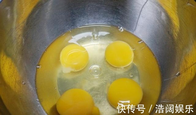 最简单的蛋糕做法,不用烤箱就能做,蓬松好吃不上火,一学就会