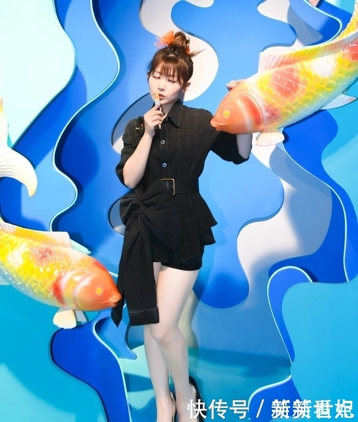 绯鲤色|“人鱼姬”过时了，19年最潮的是“绯鲤色”，赖美云试色超美！