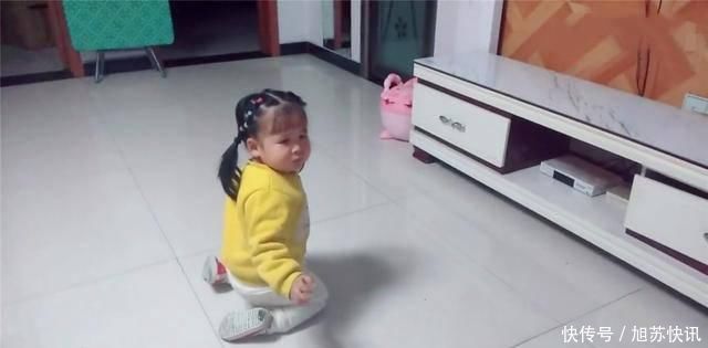 猪猪侠|女儿不老实吃饭,爸爸拎着“扫帚”冲进屋,随后的操作让妈妈笑翻