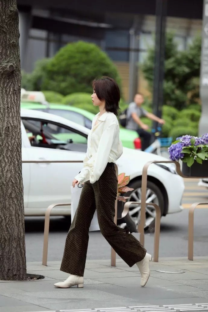 高跟鞋时尚又百搭,穿起来让你显得更优雅