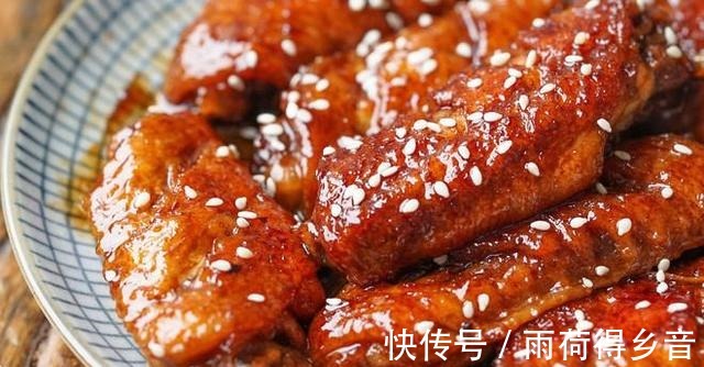 好吃|鸡翅这样做，鲜嫩可口好吃下饭，比可乐鸡翅更美味！