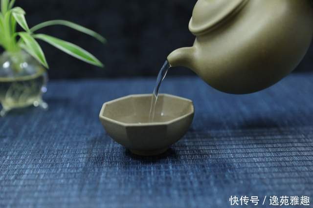  沈洁|「紫砂壶欣赏」煮一壶光阴的茶，愿你安然向暖！沈洁作品欣赏