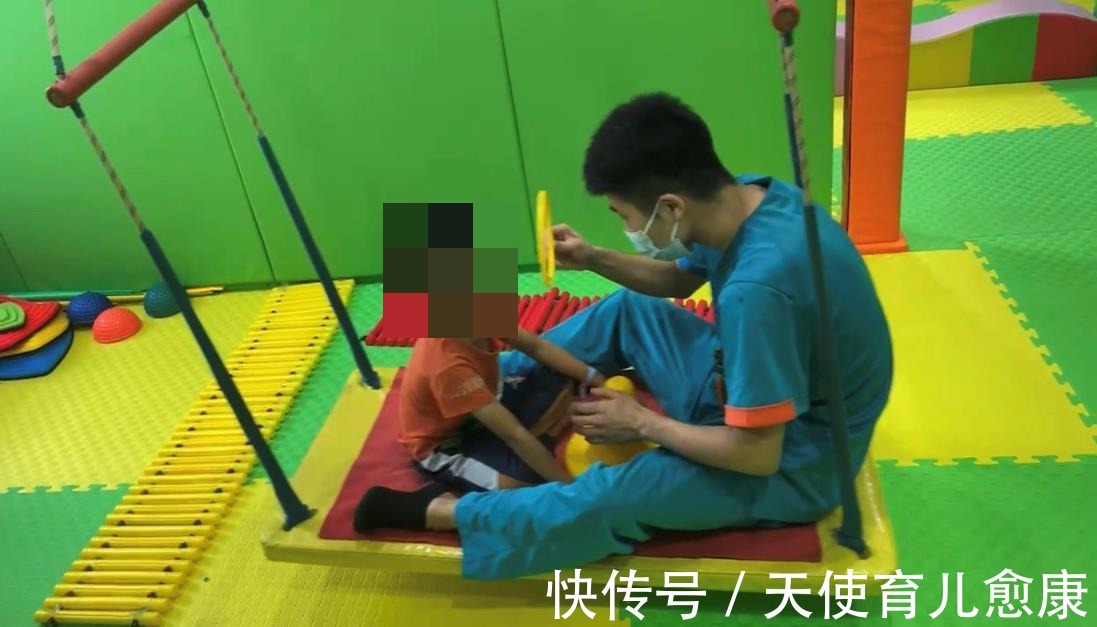 亲子关系|天使科普:宝宝的这些表现,可能是感统失调!