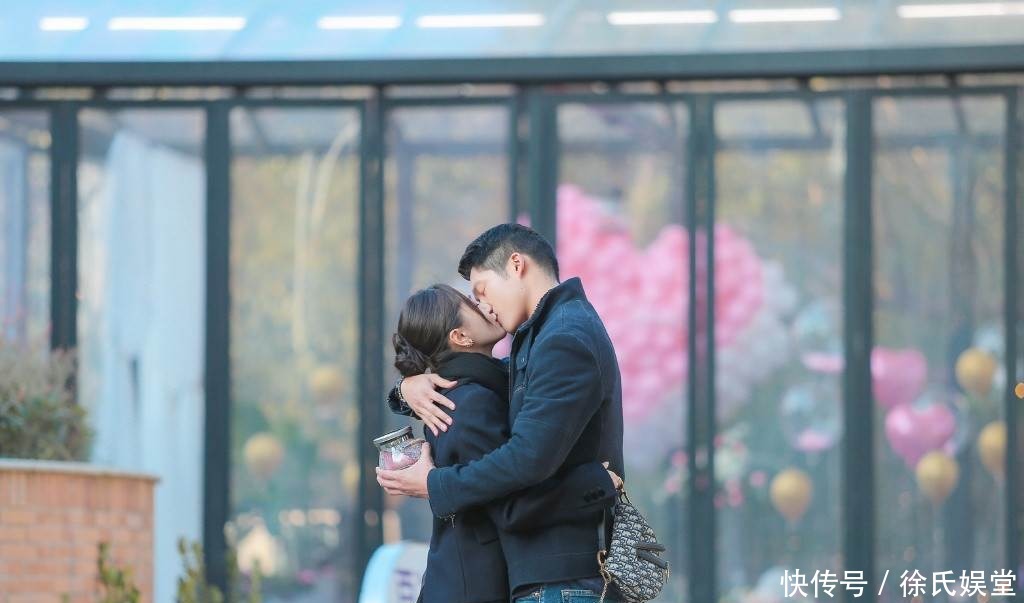 7岁儿相亲成功,官宣放闪前绯闻男友发声了