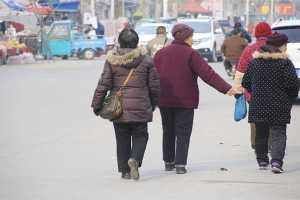 膝关节|膝盖有寿命，6个习惯会加速膝盖衰老，趁早改掉，别等老了后悔