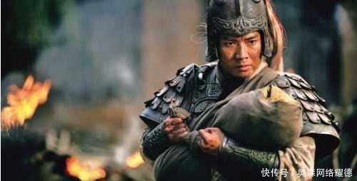 关羽|同是五虎上将,关羽不服马超也瞧不上黄忠,为何对赵云从来没意见