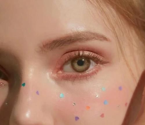 标志|眼睛有这3个标志的女生,天生自带“眼妆效果”,不怕找不到男友