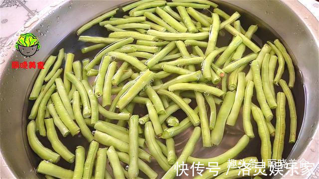 面条别再水煮了，换种新吃法，比凉拌的好吃百倍，我家一周吃5次