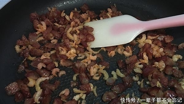 想吃萝卜糕自己在家也能做,配方告诉你,简单好做,比买的好吃