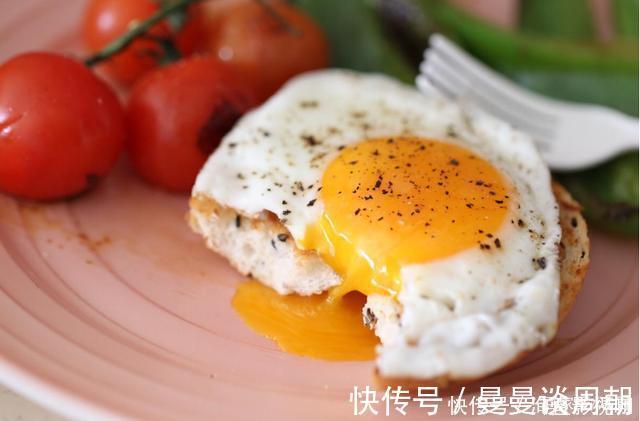 吃鸡蛋时不能做这6件事,很多人不知道,多数人都在做