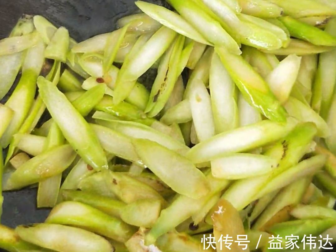 牛奶|蔬菜中的补钙冠军，钙是鱼肉9倍，比牛奶好吸收，冬天要给孩子吃