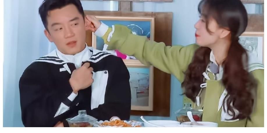 林一夾面，baby貼心抱住腿，陸地夫婦后，跑男終于明白怎么炒cp了