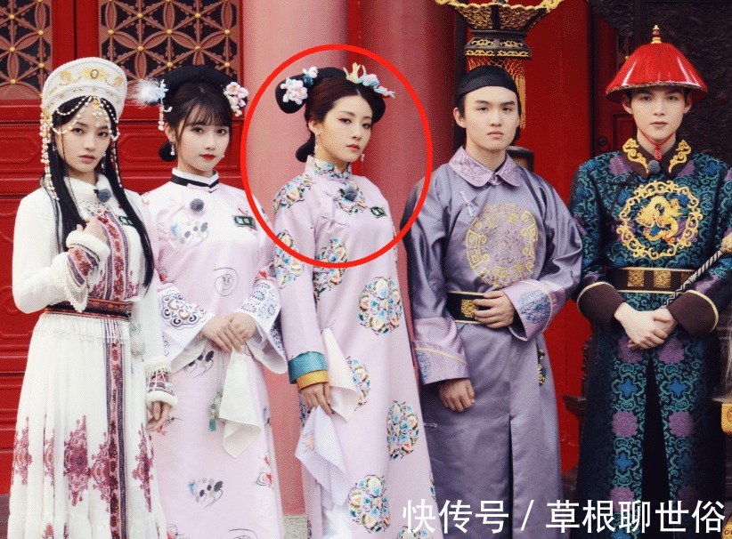 喻言|《青春加点戏》宫廷海报，喻言孔雪儿站边边，C位人选令人满意