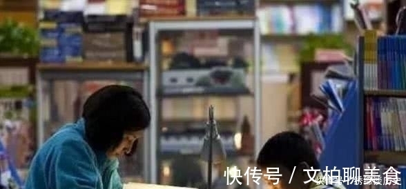 作业|宝妈发现儿子刷牙一动不动,十分钟还没刷完,走近后却忍不住泪目