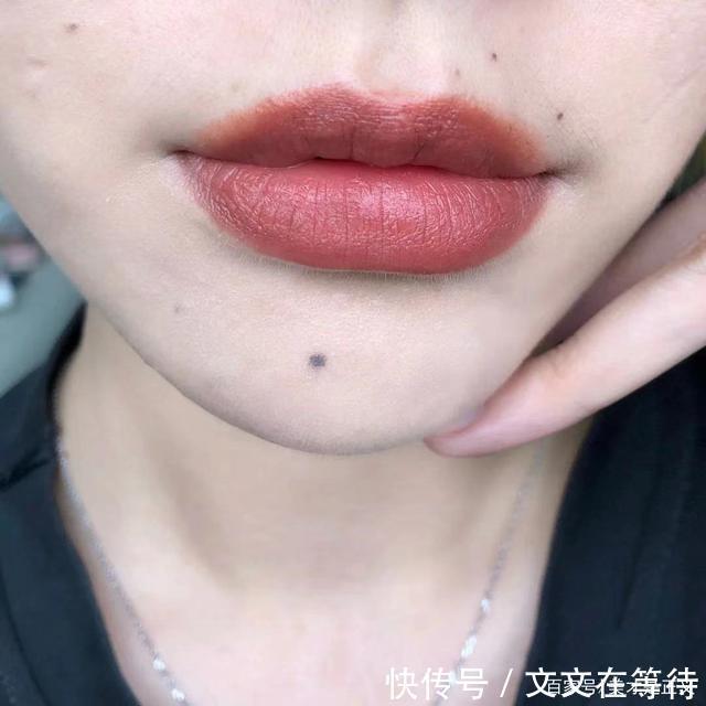 讲道理,“板栗奶茶”才是今年最火的口红,比小辣椒还适合黄皮涂