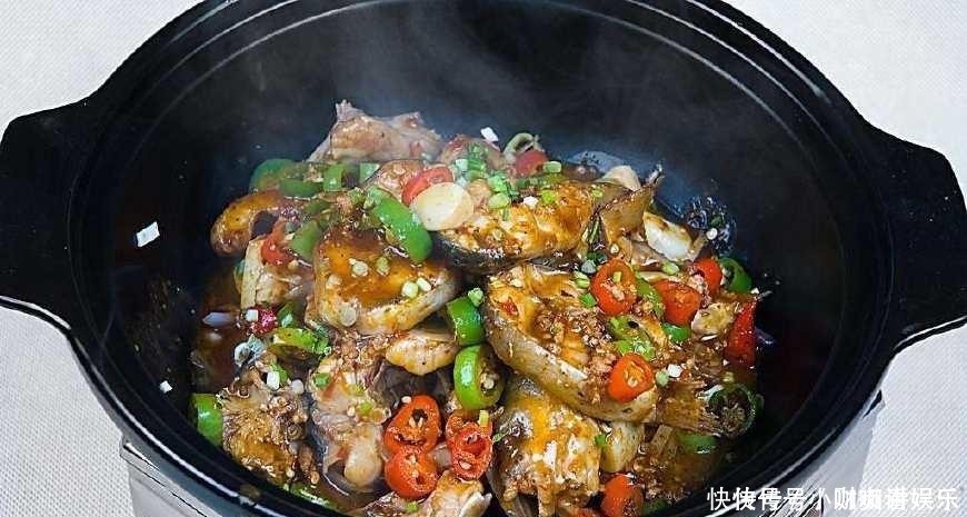 夜钓长江,钓起一条三斤多怪鱼,有老渔民认识