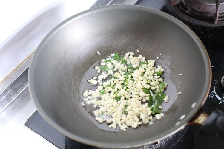 肠燥便秘|秋天多给家人吃这菜，2块钱一大把，简单炒一炒，鲜嫩营养又解腻