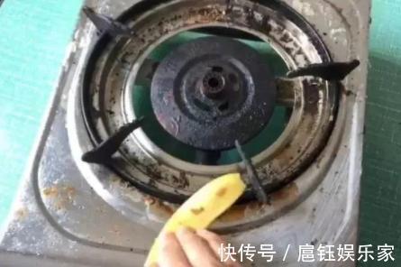 灶台脏那就用3个方式，香蕉皮帮助你解决“麻烦”