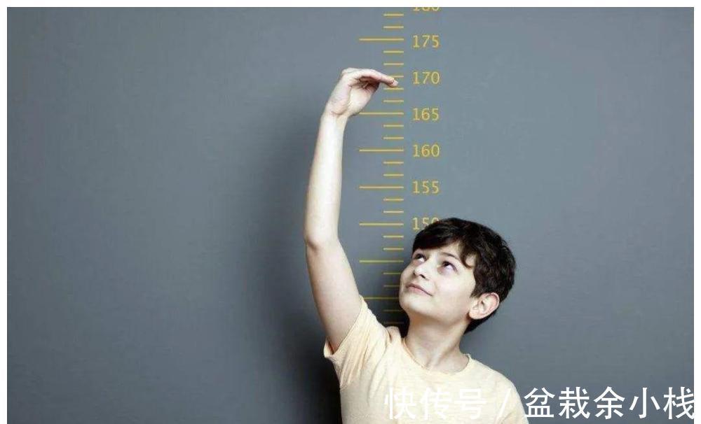 咿咿呀呀|宝宝出现这7种行为别大意,很可能是发育迟缓的“信号”!