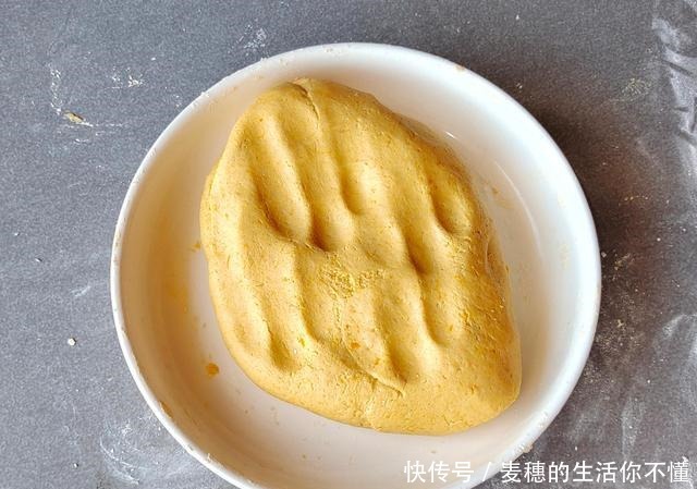 南瓜饼最好吃的做法,外酥里糯,个个鼓大泡,放凉也不塌