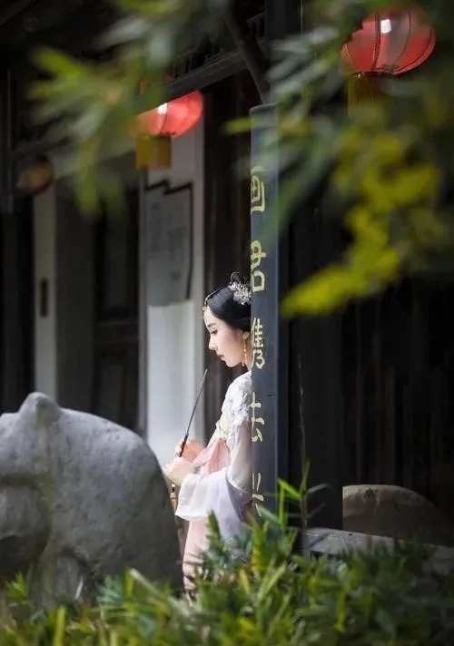 十首《相见欢》:林花谢了春红,太匆匆