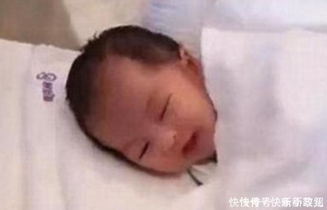 高颜值|“高颜值女婴”火了，靠容貌征服网友，护士感概：也首次见到