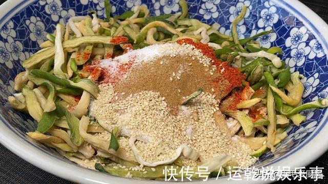 五香萝卜干|婆婆教我祖传腌萝卜配方，不用水不用油，又脆又香，吃了还想吃
