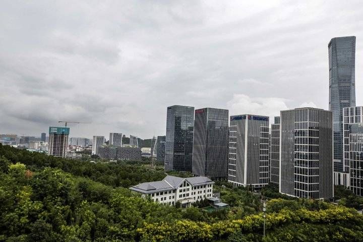 云雾满山飘泉城|云雾满山飘泉城美景一幅好画