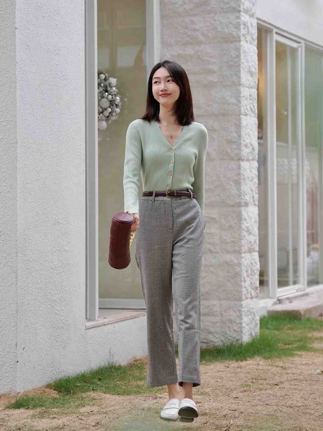 时髦|说实话,春天还是穿“奶奶衫”更时髦,保暖且显瘦