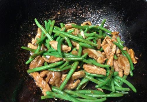 芸豆角|豆角炒肉，豆角有人焯水有人直接炒大厨都不对，难怪不好吃