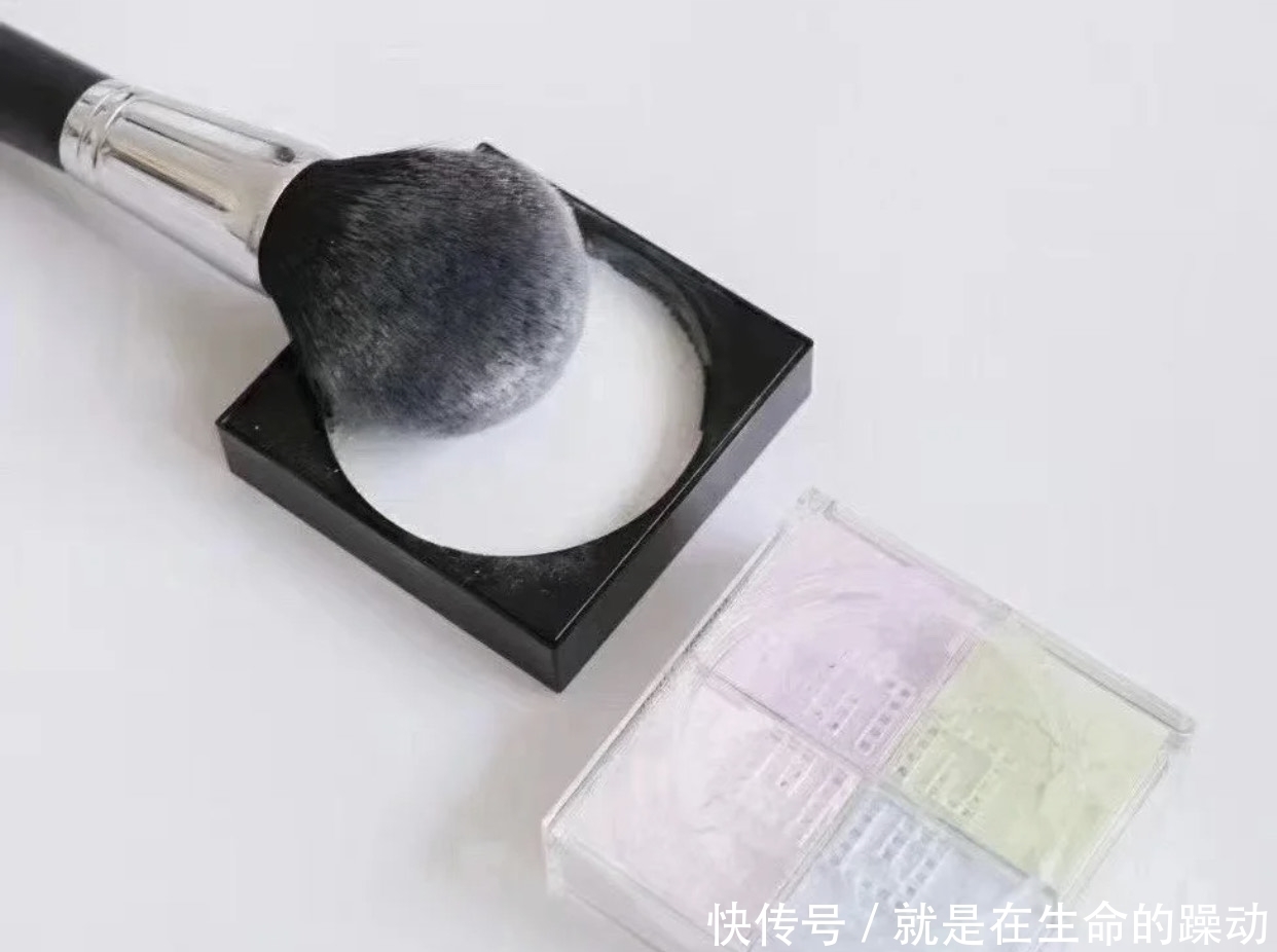 毛孔|散粉中的五个“扛把子”:黛珂妆感亮,E大饼揉焦感重,有你的吗