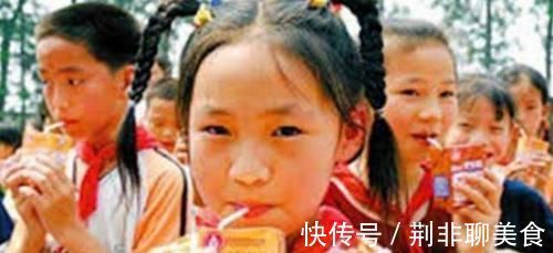 黑名单|4种“假牛奶”列入黑名单,没营养还浪费钱,不少家长还成箱买