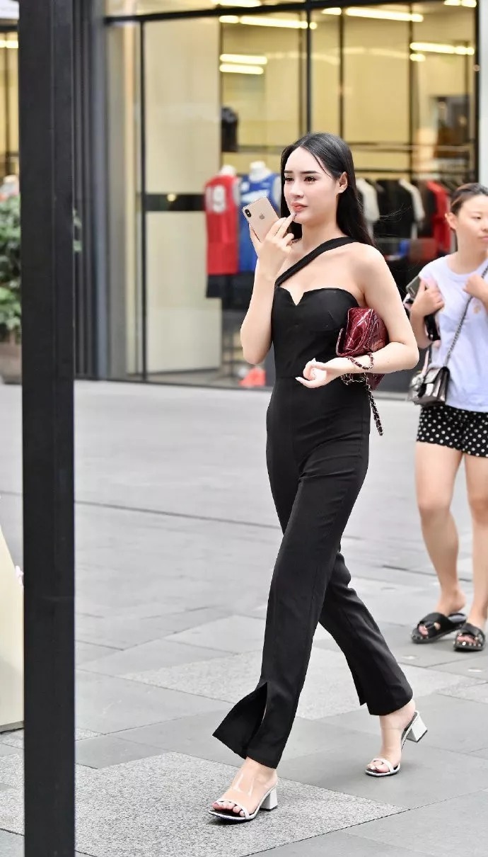 下半身|女生搭配高跟鞋，穿出青春独有的姿态