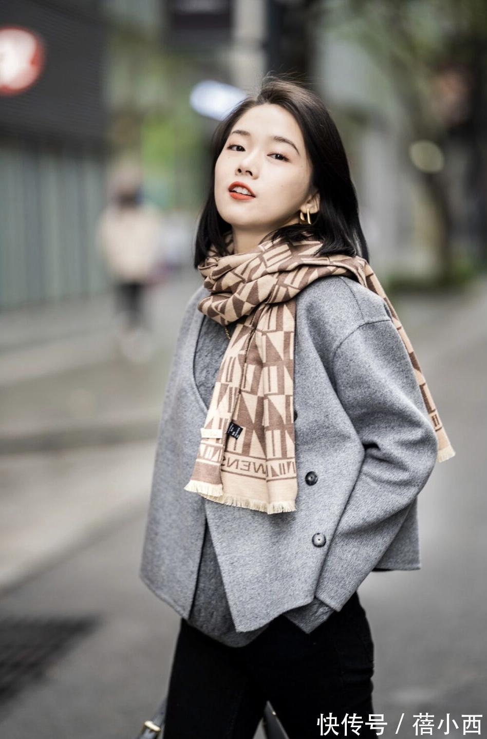 深灰色|女人过了40岁,一定要试试“短毛呢外套”穿搭,显瘦显高还显气质