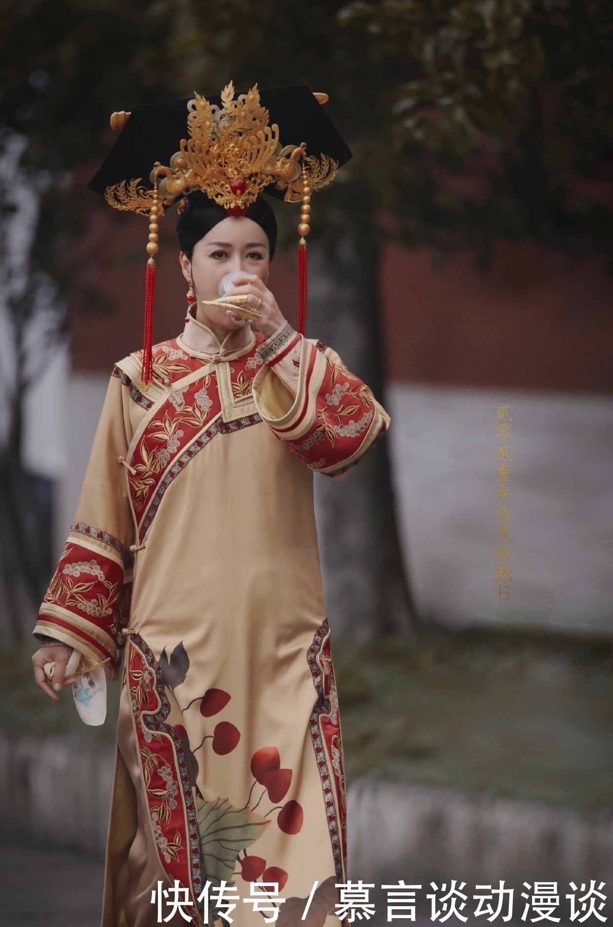 还珠格格|萌探综艺路透,本以为那英皇后造型足够霸气,却被曾黎古装惊艳到