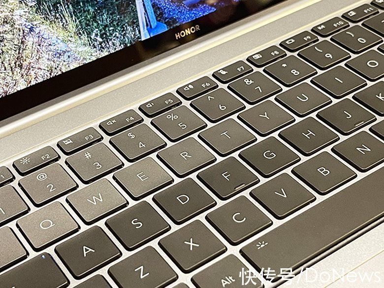 英特尔|Win11系统+10.7亿色触控屏 荣耀MagicBook V 14旗舰笔记本体验