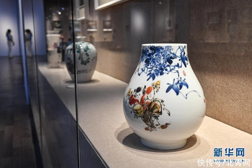 艺术作品|海口举行景德镇陶瓷艺术作品展