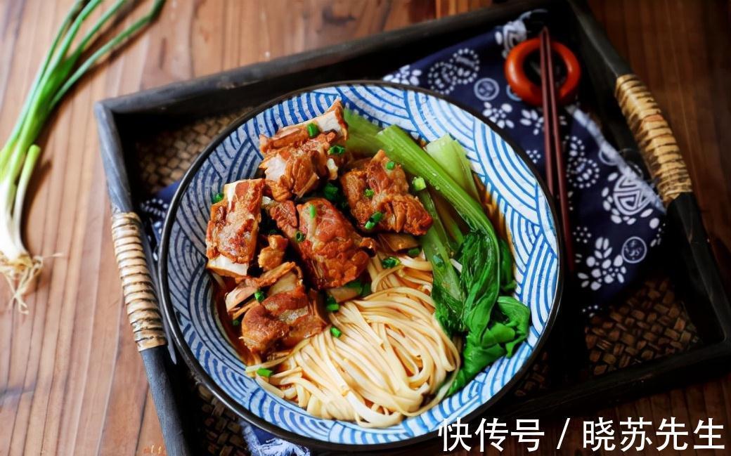 早上来一碗鲜美的排骨面，管饱又解馋，赶快来一份