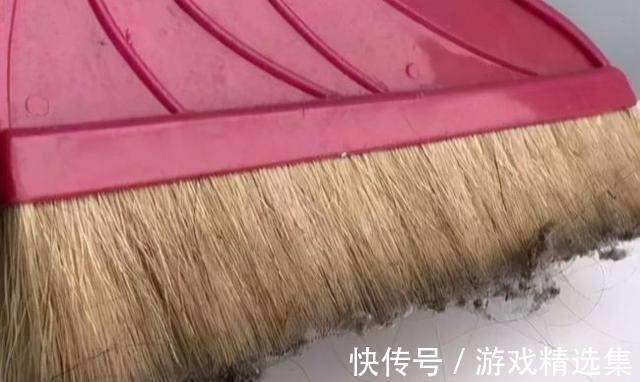 即使家里天天打扫也会出现很多“细毛灰尘”，其实问题出在这里！