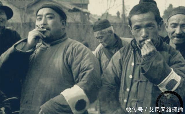 伪军|抗战期间的汉奸老照片:图四和鬼子勾肩搭背,图八女汉奸车上带路